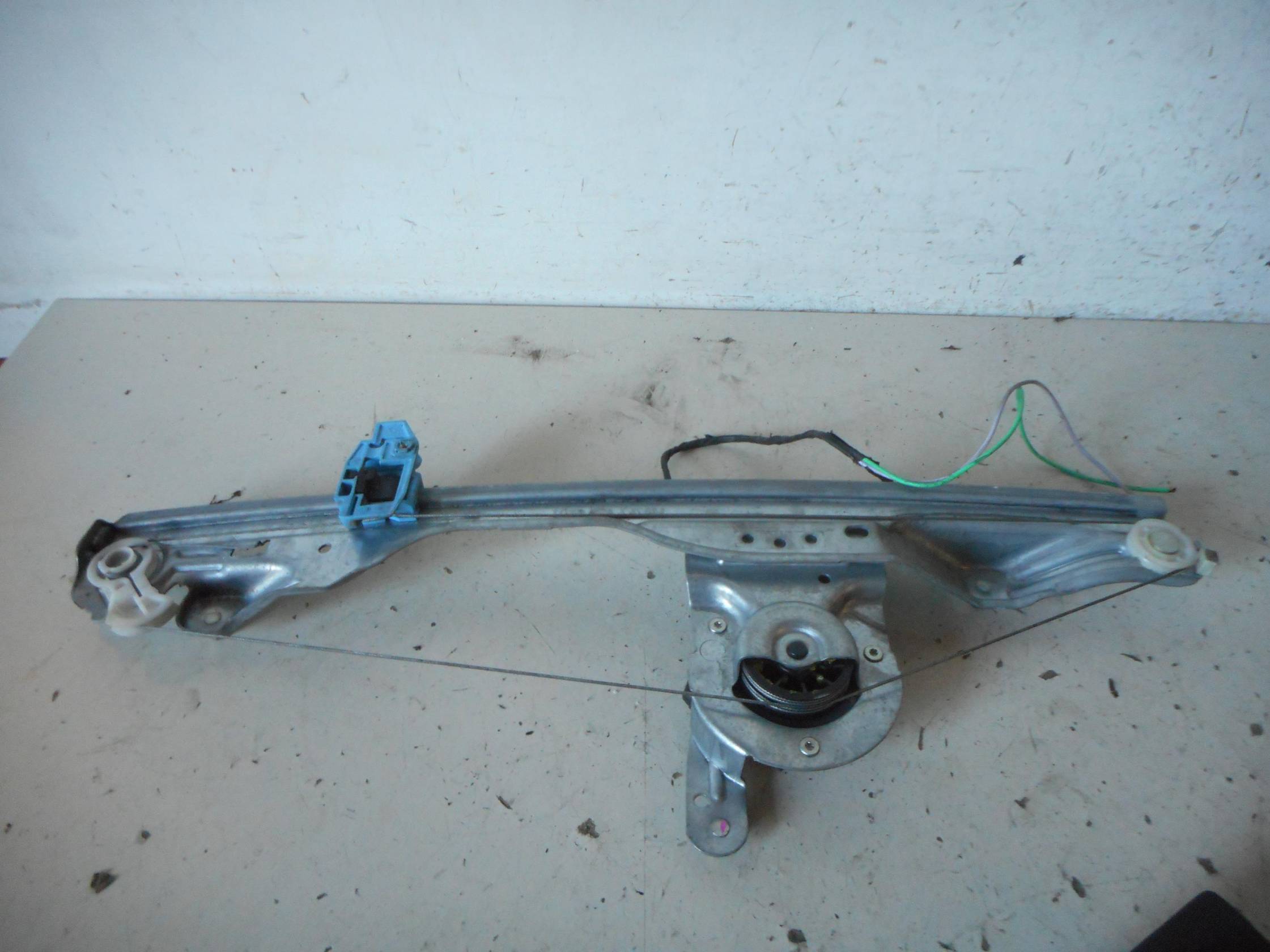 Alzacristallo elettr. porta ant. dx.